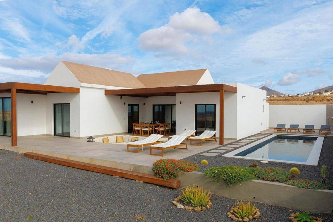 Casa Magafral Tindaya with heated pool in Tindaya, La Oliva