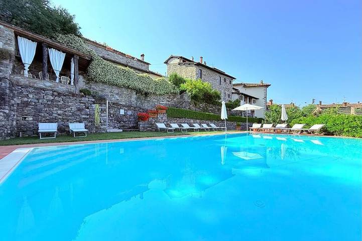 Casa vacanza per 24 persone, con animali domestici in Vaiano