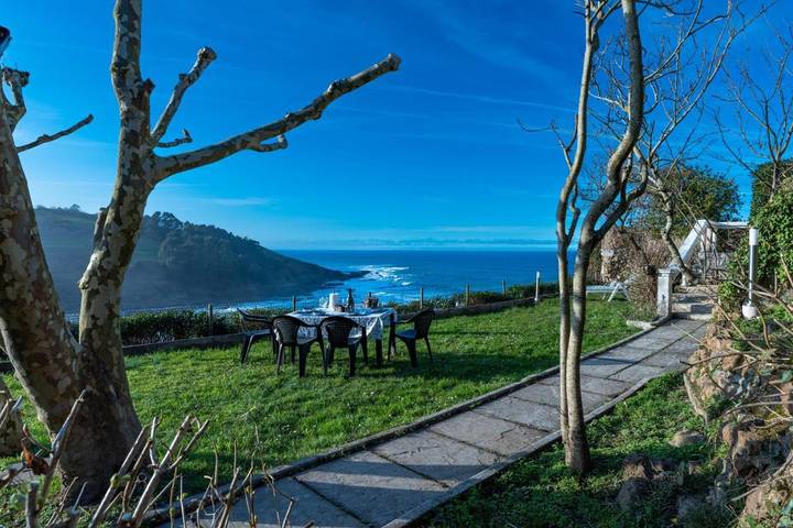 Location de vacances pour 8 personnes, avec terrasse et jardin dans Cóbreces - 2