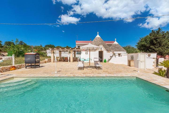 Villa per 3 persone, con terrazza e giardino nonché piscina a Putignano