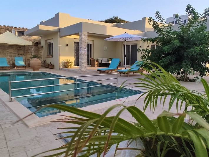 Ferienhaus für 6 Personen, mit Terrasse und Garten sowie Pool