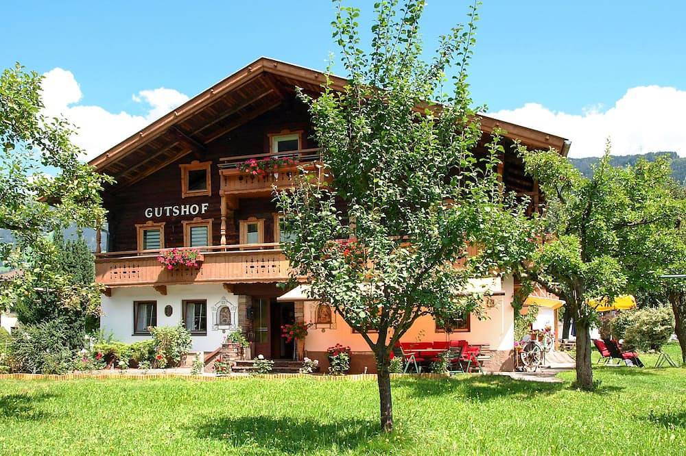 Ganze Wohnung, Gielerhof by Interhome in Zell am Ziller, Tiroler Unterland