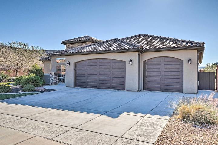 Vacation rental for 10 people, with yard and hot tub as well as terrace in Hurricane
