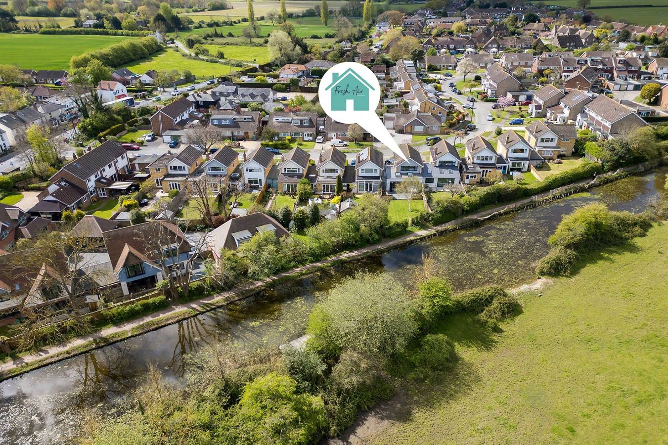 Renovated Home for 7, Canal Walk to Chichester in Hunston, West Sussex