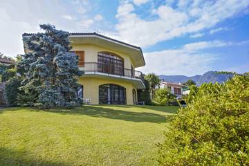 Ferienwohnung für 10 Personen, mit Seeblick und Garten in Lago Maggiore (Lombardei)