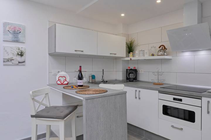 Hel enrumslägenhet, Vacation Studio 'Loft Cerca Del Mar Tenerife' with Shared Terrace, Shared Garden and Wi-Fi in Punta del Hidalgo, San Cristóbal de La Laguna