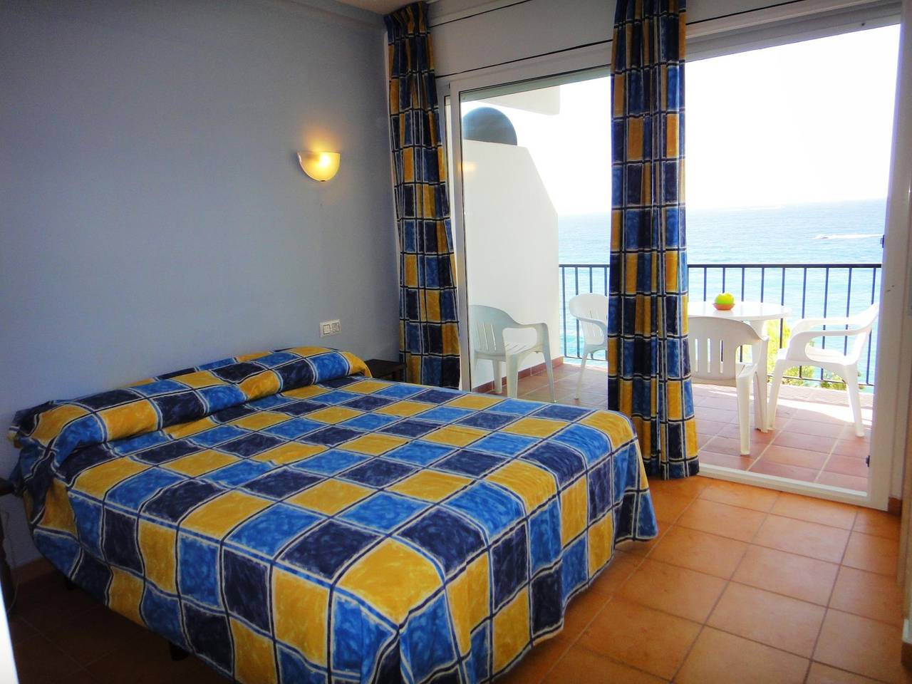 Entire holiday apartment, Comfortables apartaments amb piscina davant la mar. Ref. Cala Llevadó-24 in Tossa de Mar, Costa Brava