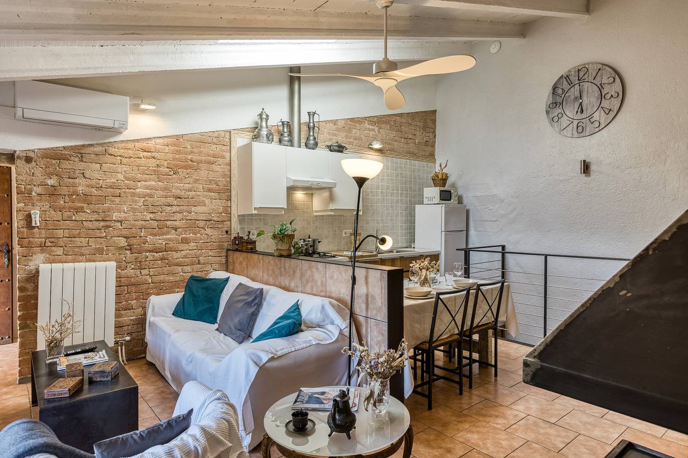 Apartamento entero, Apartamento 'Mas Tarres L'acacia Only Adults' con vistas a la montaña, Wi-Fi y aire acondicionado. in Madremaña, Gironés