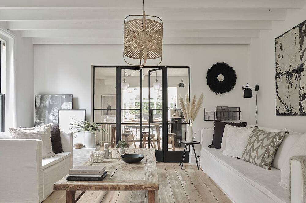 Large Georgian House by West Wittering beach.  Interiors by Design Vintage. in West Wittering Beach, West Wittering