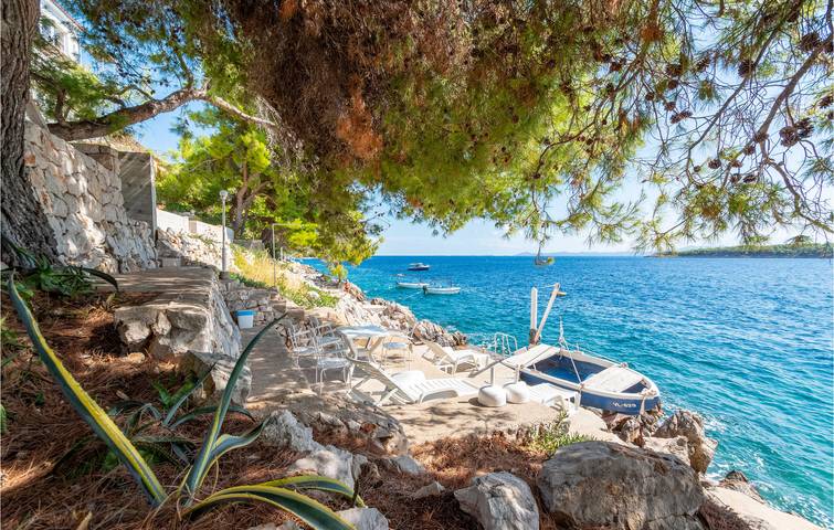 Ganze Ferienwohnung, Gemütliche Ferienwohnung mit Terrasse, WLAN und 1,5 km zum Strand in Blato, Korcula