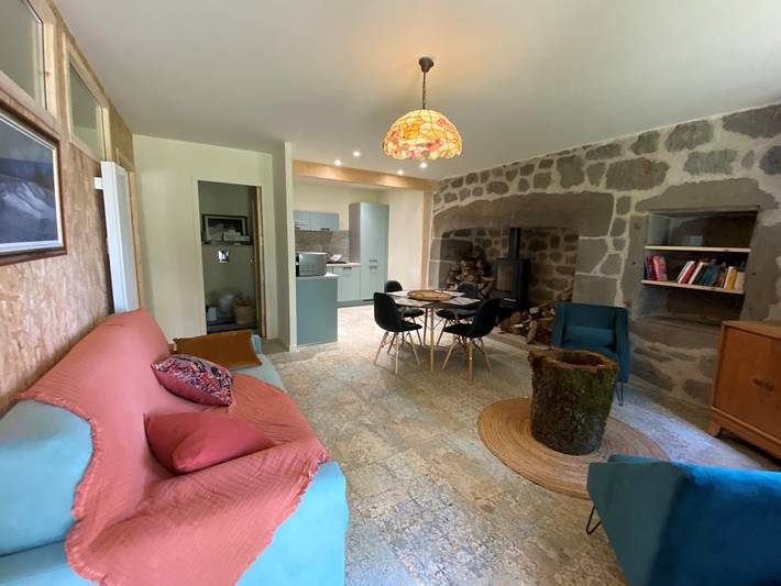 Gîte pour 4 personnes, avec terrasse ainsi que jardin et piscine - 1
