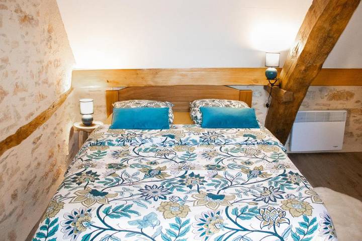 Location de vacances pour 2 personnes, avec terrasse ainsi que jardin et piscine à Saint-Jean-de-Laur - 2