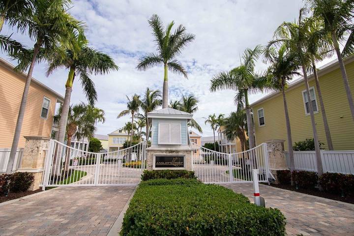 Ferienhaus für 6 Personen, mit Balkon und Pool - 1