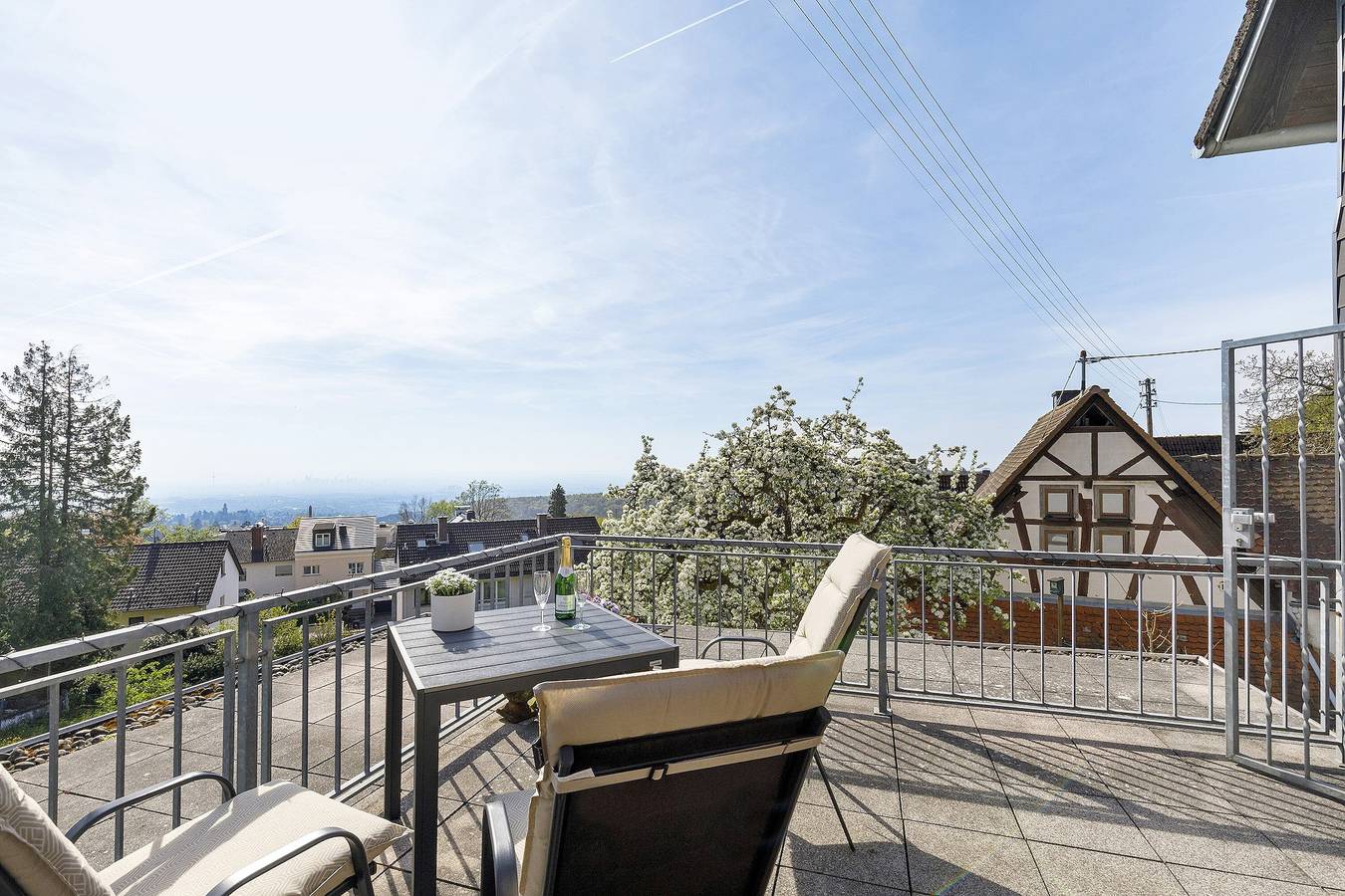 Ganze Wohnung, Fewo-Taunus-Panoramablick in Königstein (Hessen), Hochtaunuskreis