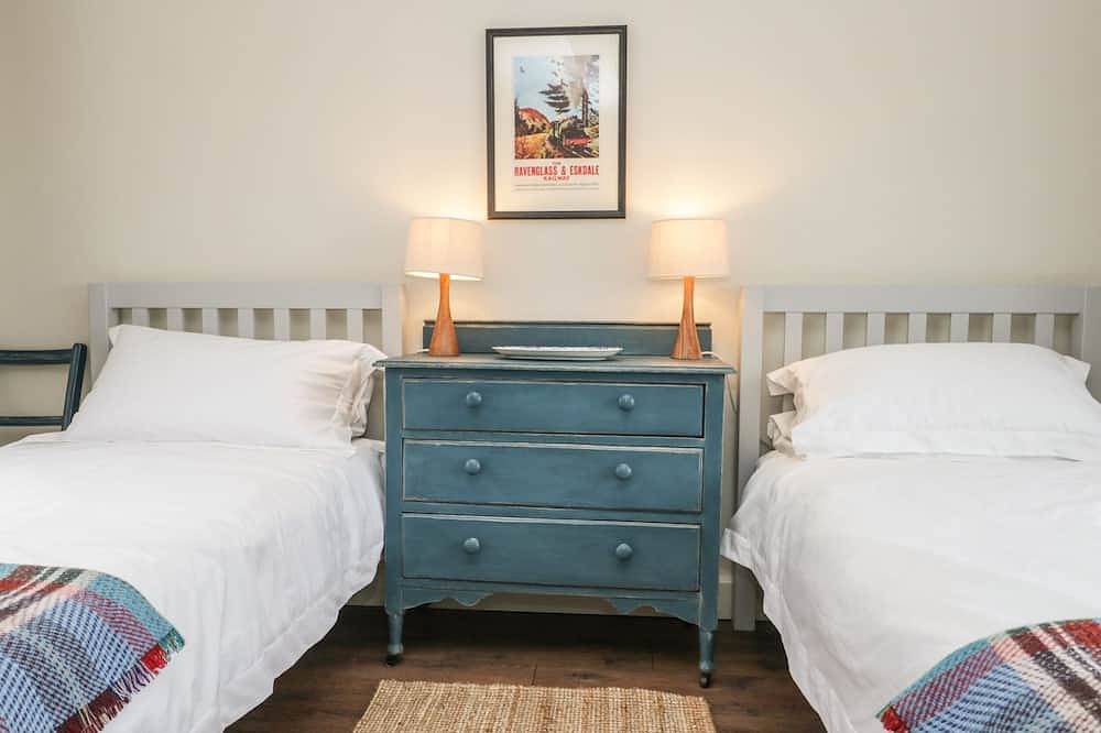 Waterside, family friendly, with open fire in Ravenglass in Ravenglass, Lake District