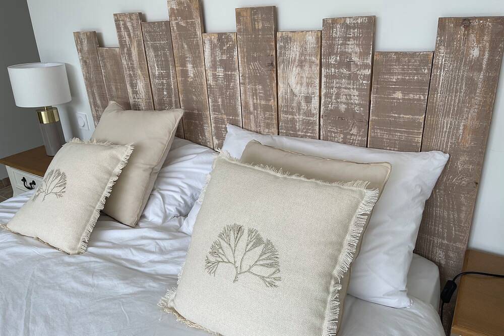 Chic Farmhouse in 15 acres with pool in Thénac, Périgord Pourpre