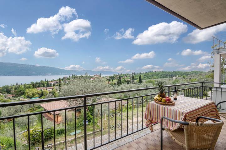 Ferienwohnung für 3 Personen, mit Balkon und Whirlpool sowie Garten