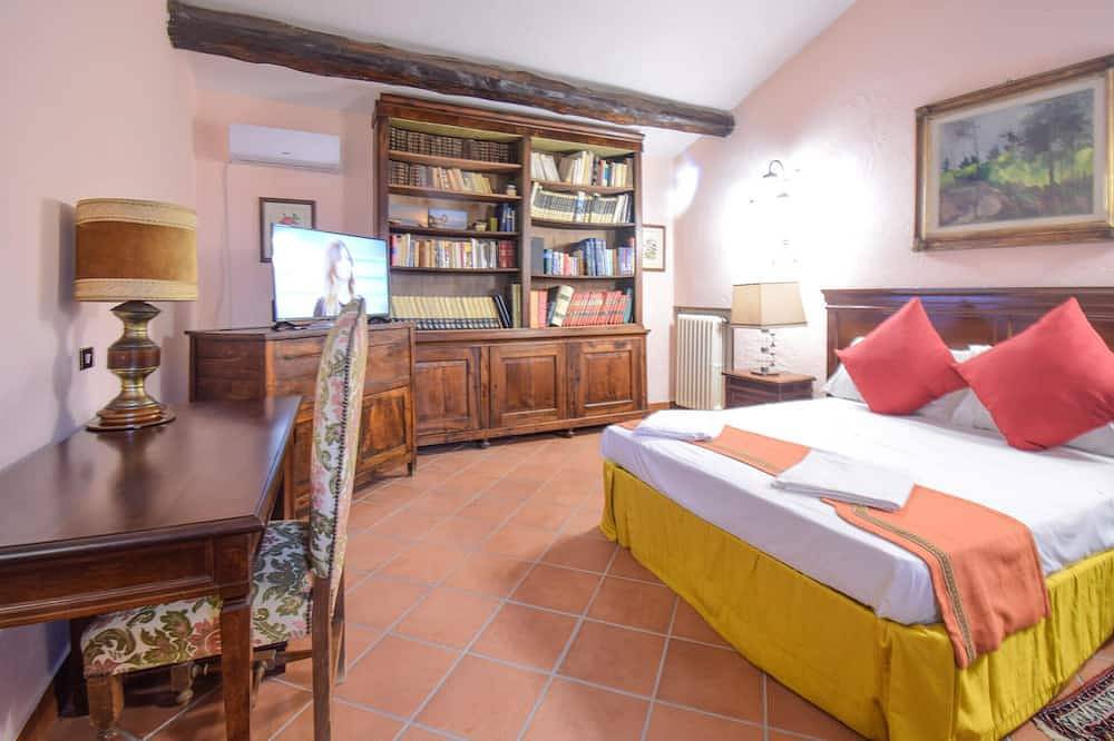 Awesome home in Sutri with outdoor swimming pool in Sutri, Provincia di Viterbo
