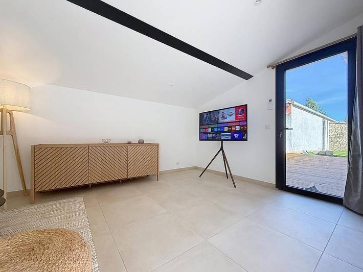 Location de vacances pour 4 personnes, avec vue ainsi que jardin et piscine à Domazan - 2