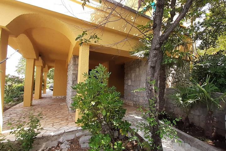 Ganze Wohnung, 2-Zimmer-Ferienwohnung mit Terrasse Klenovica, Novi Vinodolski A-23926-a in Klenovica, Primorje-Gorski Kotar