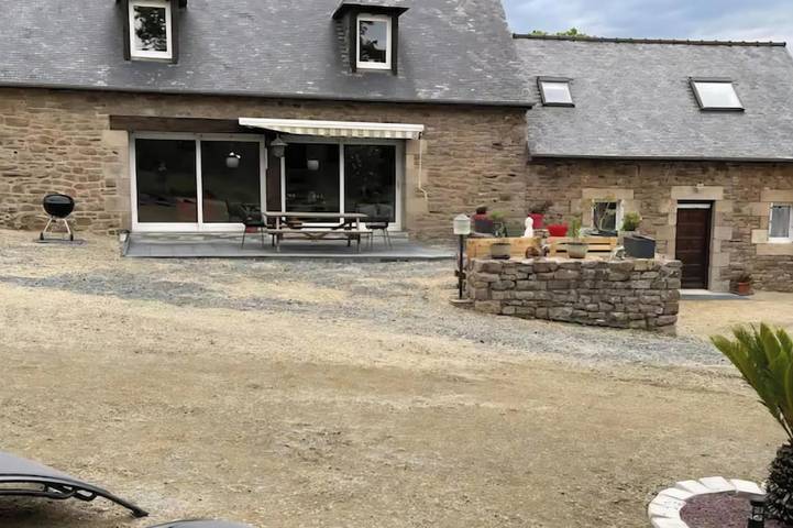 Location de vacances pour 8 personnes, avec jardin, animaux acceptés à Quemper-Guézennec