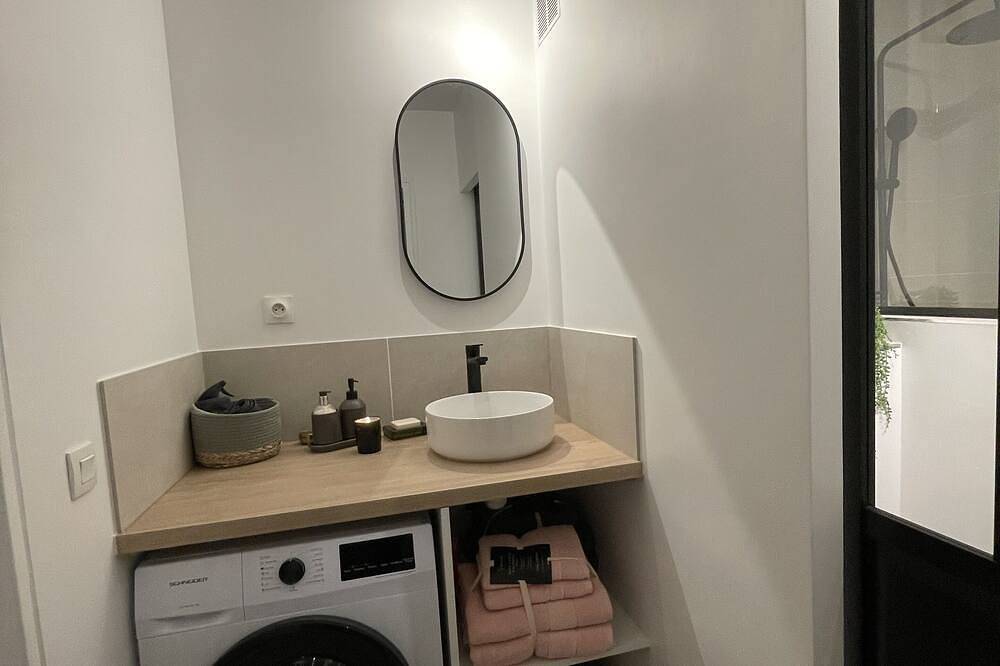 Apartamento entero, Cozy 1-bedroom condo in Paris with Wifi and underground parking in Châtillon, Altos del Sena