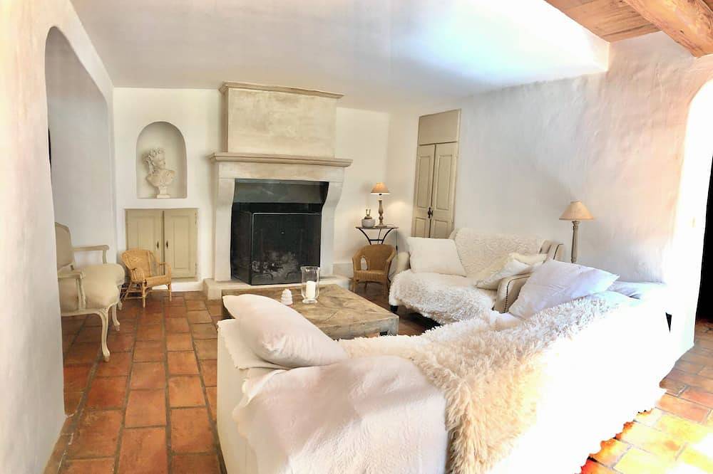 18th century bastide 6 minutes from Aix en Provence. in Le Tholonet, Aix-en-Provence und Umgebung