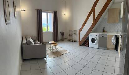 Gîte pour 7 personnes, avec terrasse et vue à Saint-Just-d'Ardèche