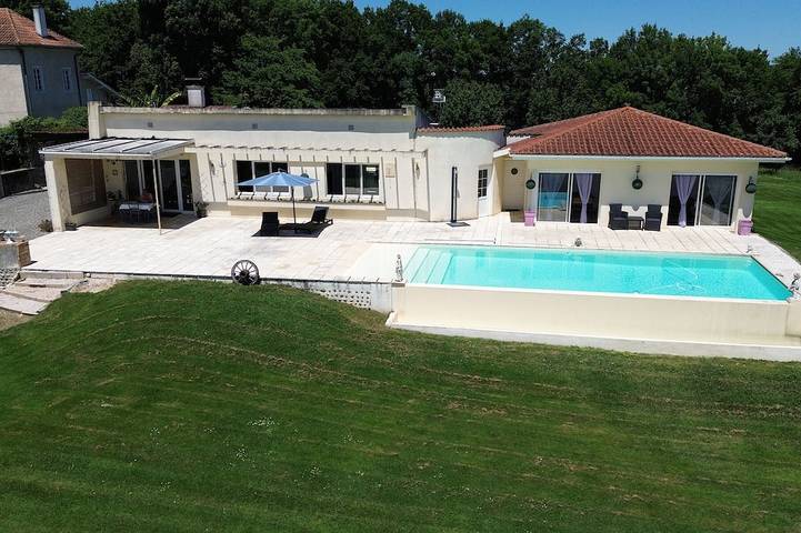 Chambre d’hôte pour 2 personnes, avec jardin dans les Hautes-Pyrénées