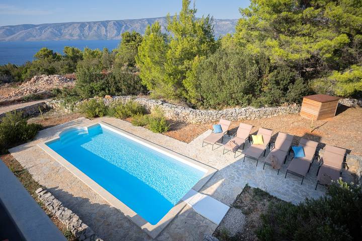 Villa pour 8 personnes, avec jardin et piscine, animaux acceptés à Stari Grad