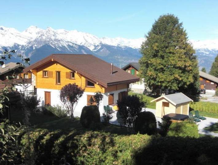Chalet für 9 Personen, mit Balkon und Terrasse sowie Garten und Sauna