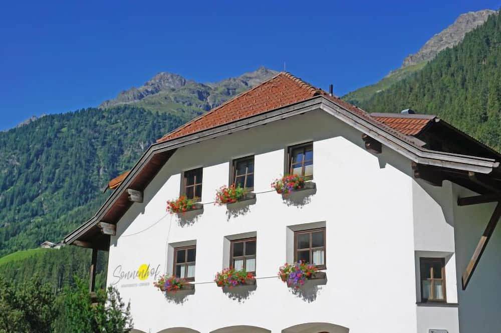 Ganze Wohnung, Sonnenhof Top 1 by Interhome in Kaunergrat, Kaunertal