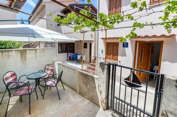 Ferienwohnung für 2 Personen, mit Terrasse auf Krk