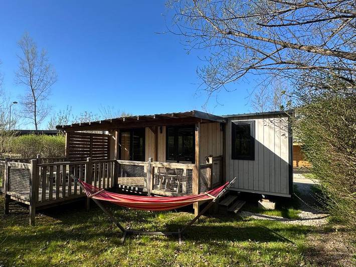 Domaine La Roche D’Ully - Mobilheim 4 personen - Cottage Mahaut Prestige - 32m² - 2 Zimmer, Xxl-Duschraum, Raffiniertheit und Modernität in Ornans, Französischer Jura