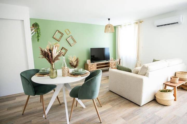 Appartement de vacances pour 2 personnes, avec jardin ainsi que piscine et jacuzzi