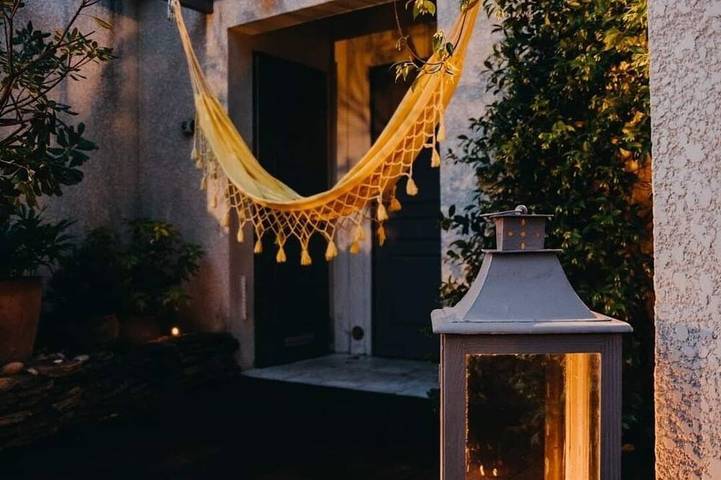Charming house, Zen atmosphere in the garrigue, Private heated pool & Jacuzzi in Castillon-du-Gard, Nimes region