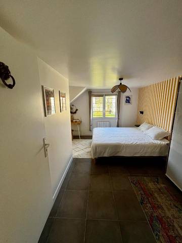 Cottage pour 2 personnes, avec jardin et terrasse à Chelles