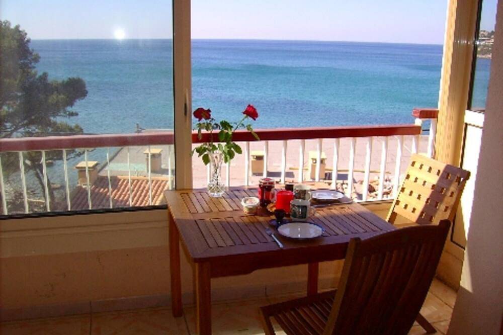 Geheel appartement, Waterfront 50 meter van het strand, 70m2 Luxe, Wifi, -terrace 60m2, Full Su in Carry-le-Rouet, Istres en omgeving