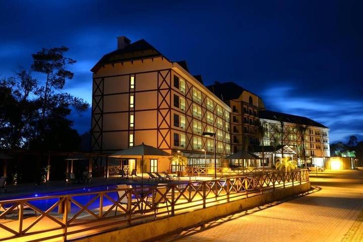 Casas e apartamentos de temporada para 4 pessoas, com balcão e piscina e ainda sauna and vista em Aracê