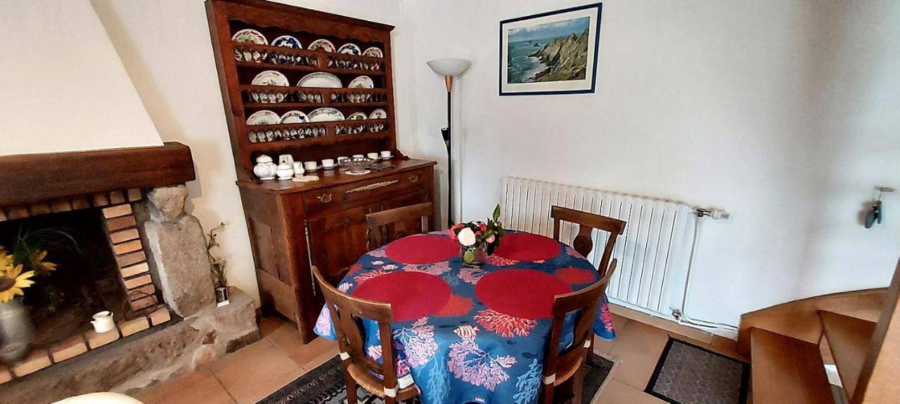 Two-Bedroom House in Saint-Ségal, Iroise