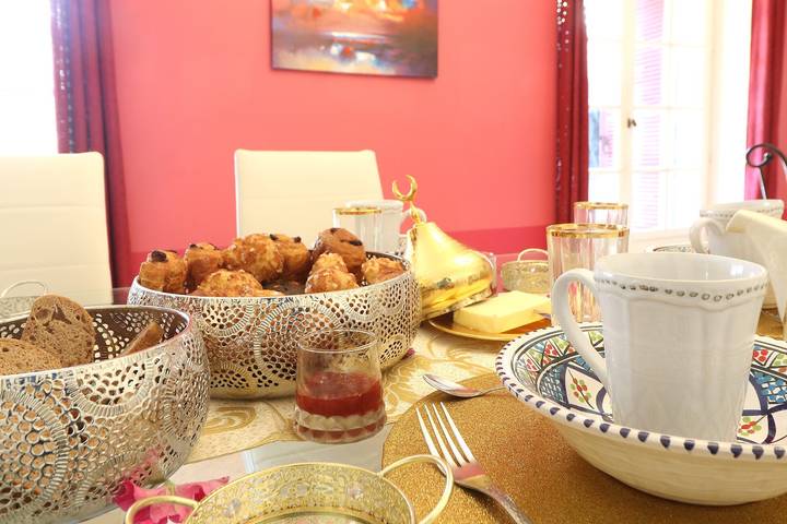 Villa 'Alhambra' with Private Terrace, Wi-Fi and Air Conditioning in Vierzon, Vierzon Region