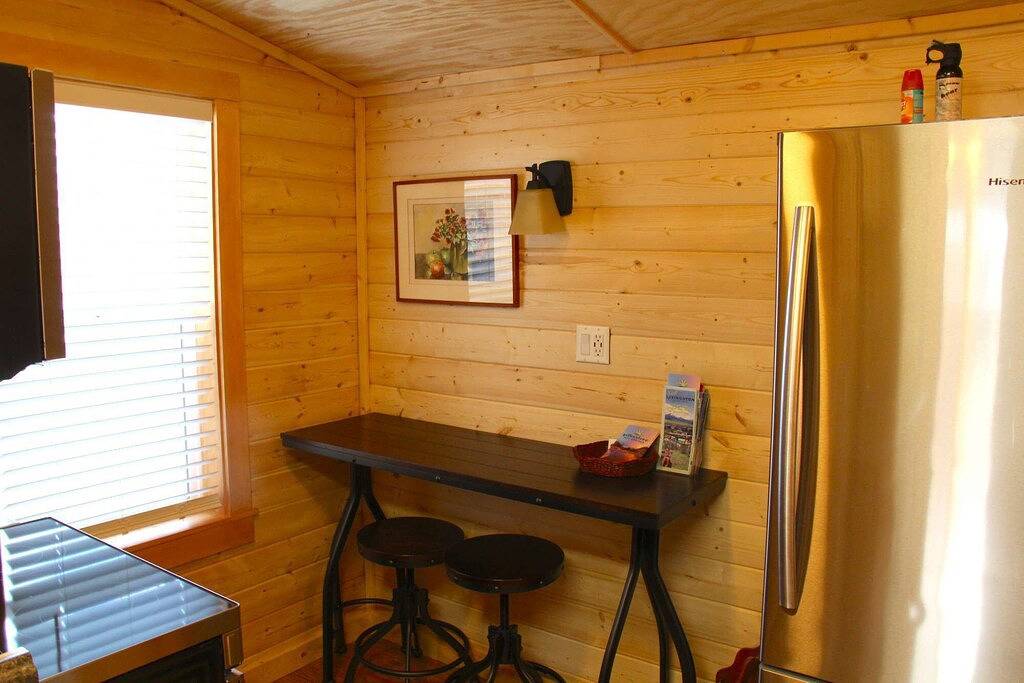 Yellowstone's Treasure Cabin # 4 - Kabine mit 2 Schlafzimmern - 2 Minuten vom Yellowstone Park entfernt in Gardiner, Absaroka Range