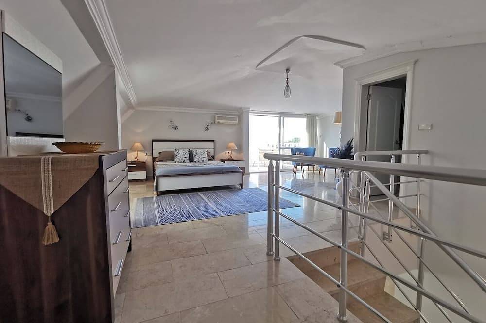 Villa with a Pool and Jacuzzi in Alanya, Antalya (provins)