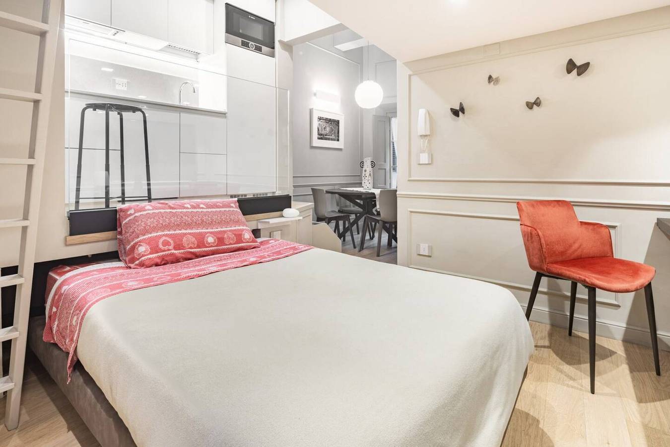 Entire studio, Studio 'Pitti Urban' with Wi-Fi and Air Conditioning in Florence city center, Florence