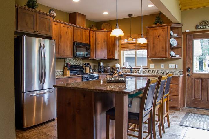 Log cabin for 8 people, with terrace and yard as well as hot tub in Mount Rainier National Park