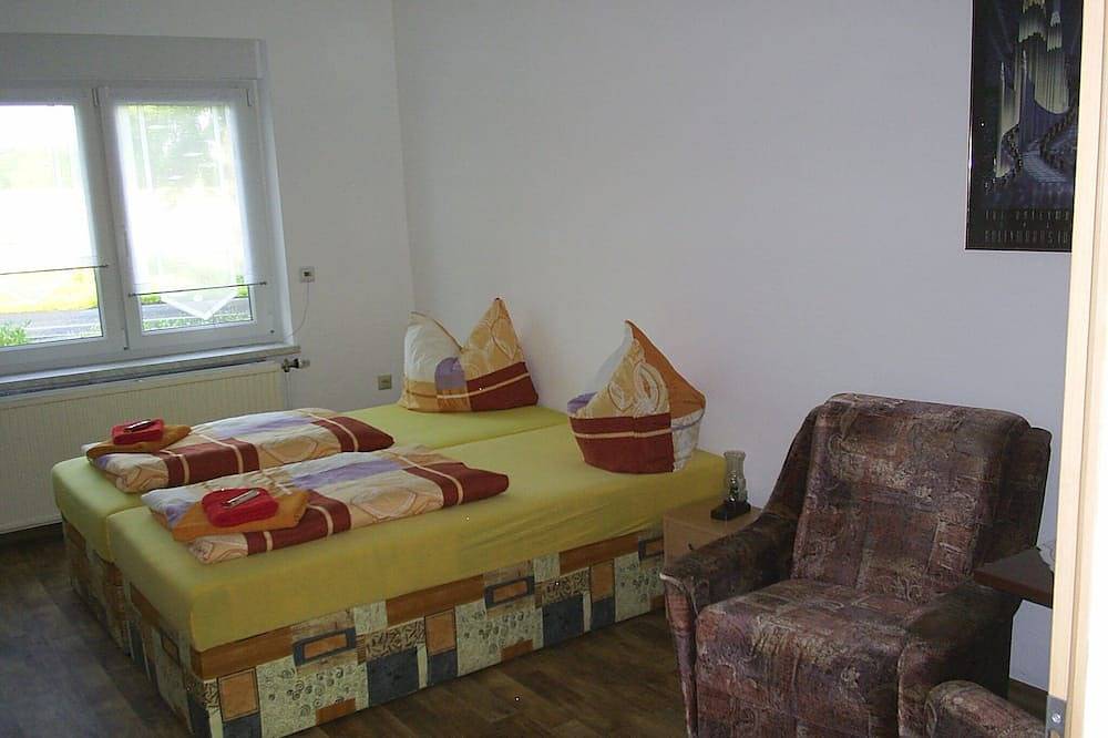 Ganze Wohnung, Ferienwohnung Hildegard modern eingerichtet und nahe Erholungsgebiet Kiebitz See in Falkenberg/Elster, Naturpark niederlausitzer heidelandschaft (Brandenburg)