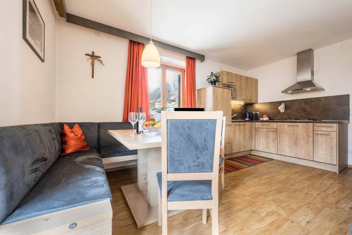 Appartamento intero, Appartamento vacanze "Manuel's App Watschinger - Edelweiss" con vista montagna, balcone e Wi-Fi in Sesto, Alto Adige