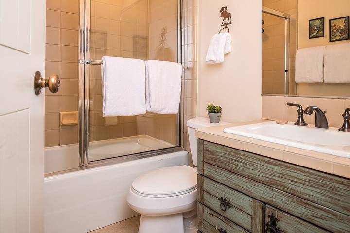 Vacation rental for 8 people, with pool and hot tub as well as terrace in Grand Teton National Park