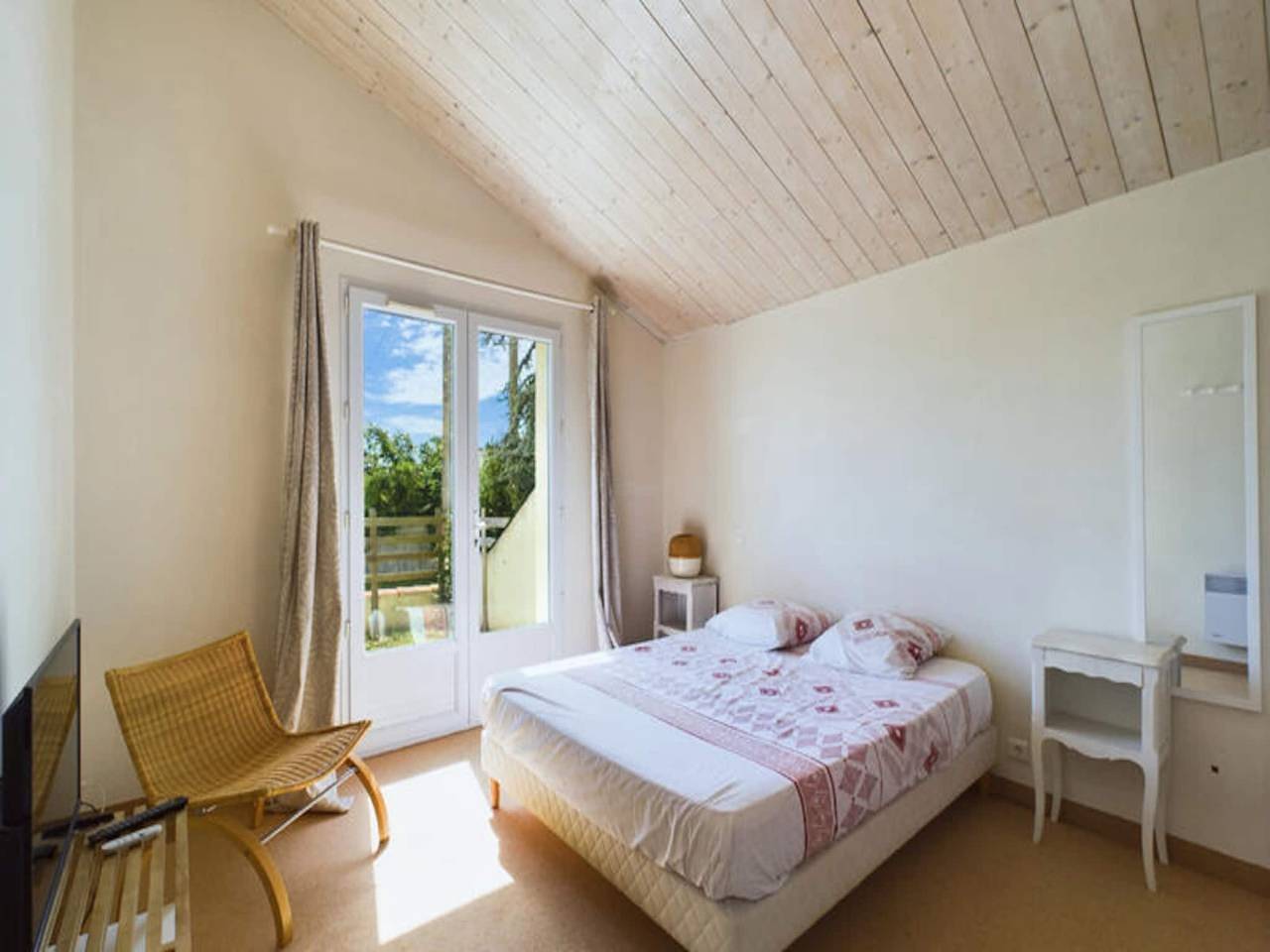 Entire apartment, House in Brem-sur-Mer near Dunes Beach in Brem-sur-Mer, Loire Valley