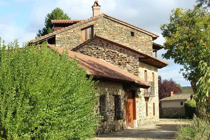 Casa rural para 6 personas, con vistas y jardín en Santa María de Ordás